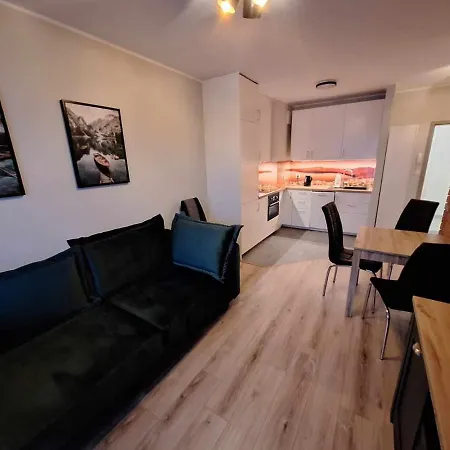 Apartament Przy Bloniach Janowskich W Rumii Na Granicy Z Gdynia Lägenhet